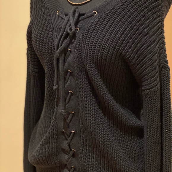 Sweater- On/off shoulder M/L - Picture 3 of 7